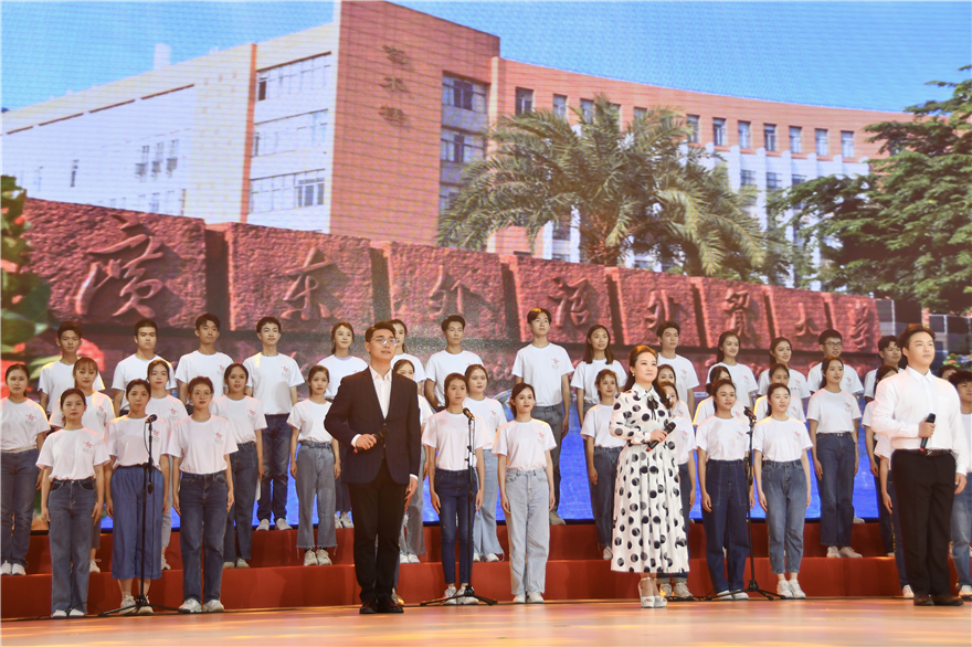 《重逢·筑梦·远航》朗诵表演 (2).jpg